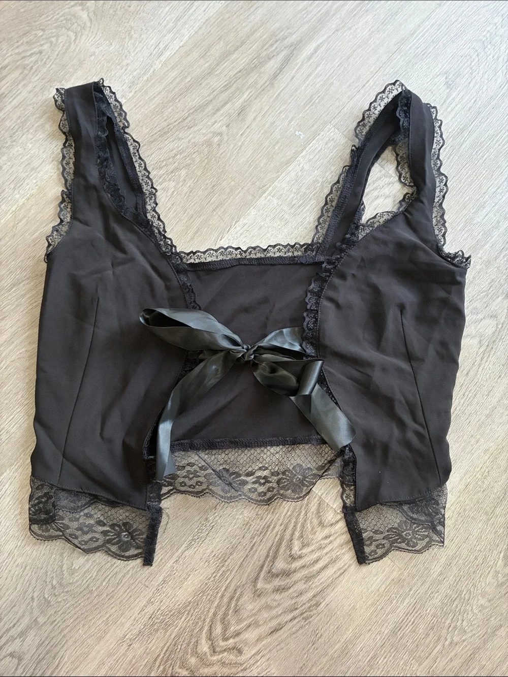 NWOT Dazy Black Lace Trim Cropped Tie Back Camisole Top